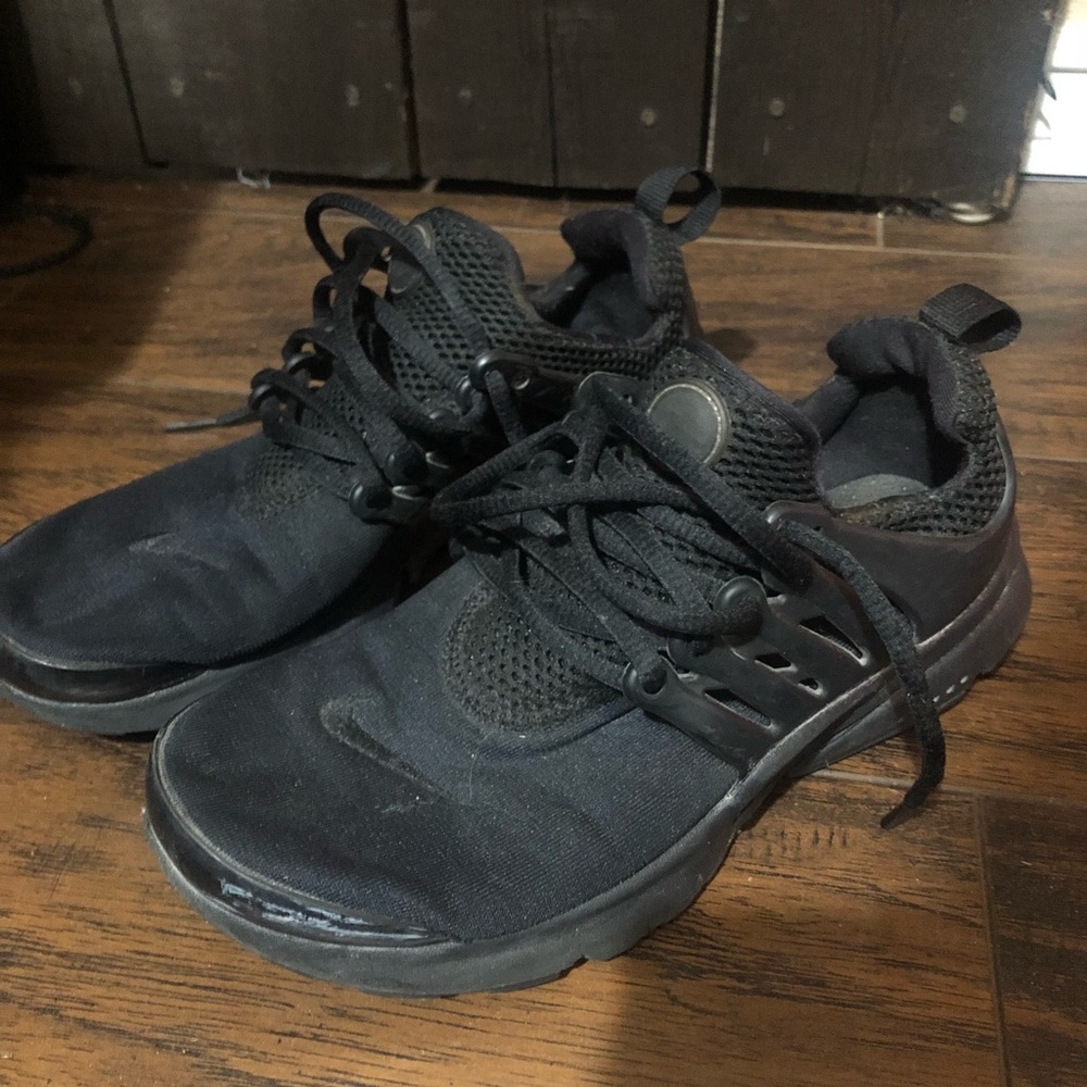 Nike presto all black size 5y (fits women’s 7)